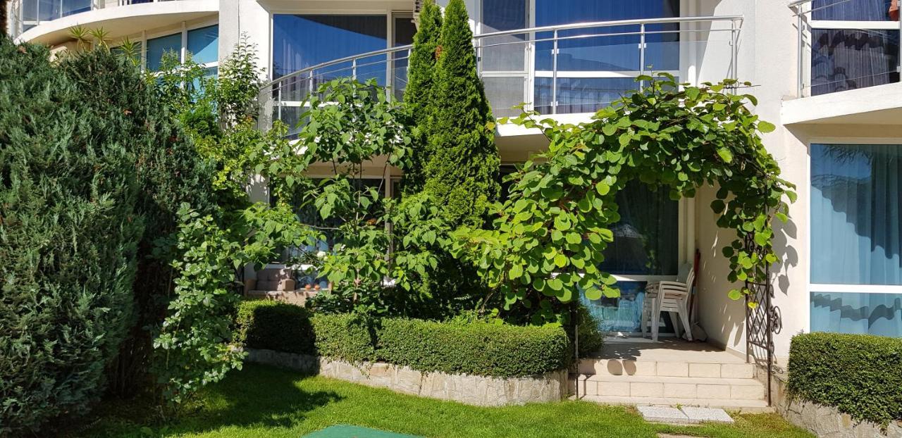 Apartment With Green Terrace Burgas Exterior photo